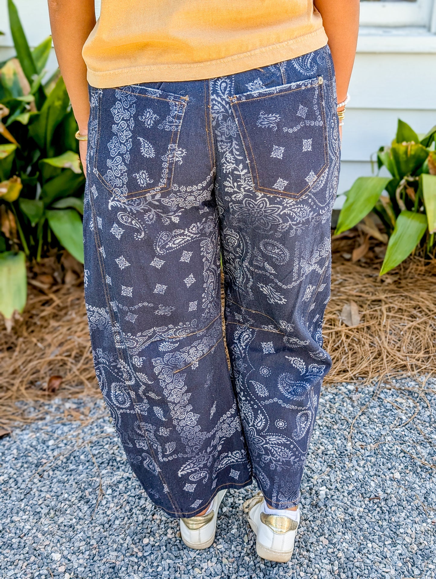 Bandana Cropped Barrel Jean